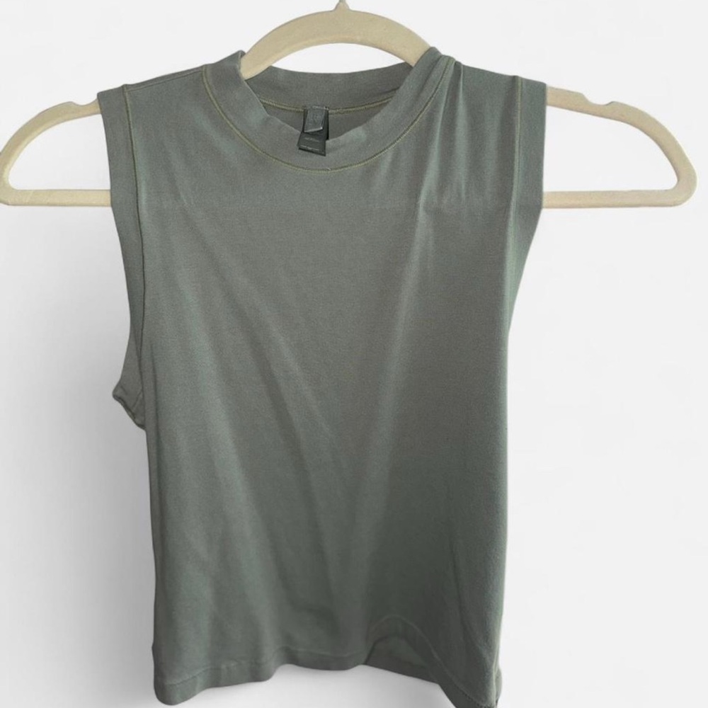 SKIMS Green Muscle Tee Crop Top